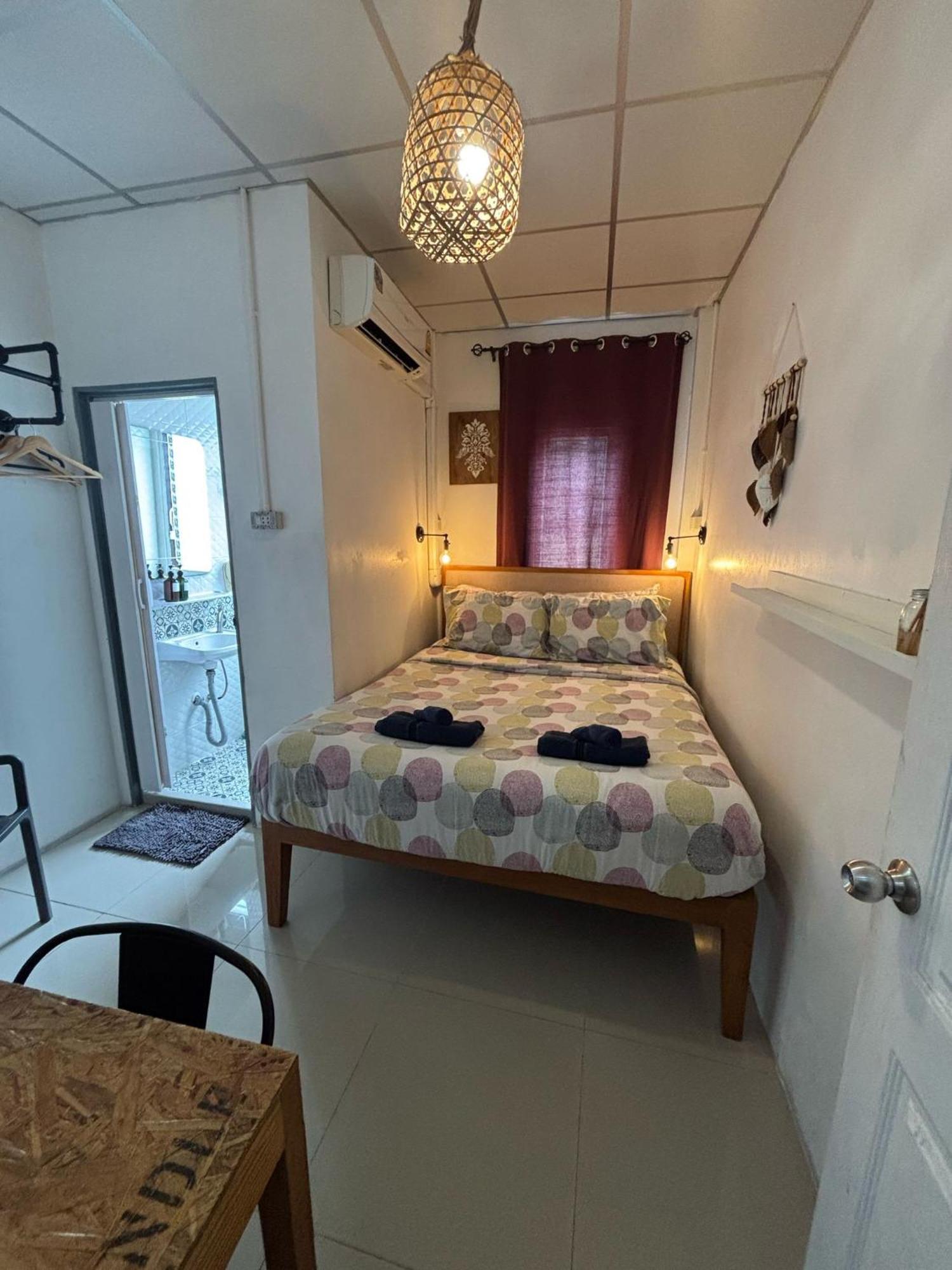 Hotel La *